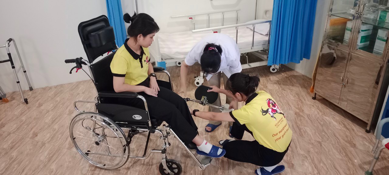 日本語授業を受ける実習生たち